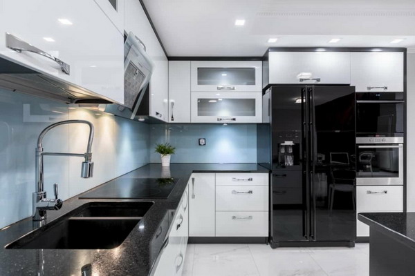 White kitchen black countertop trends 2021