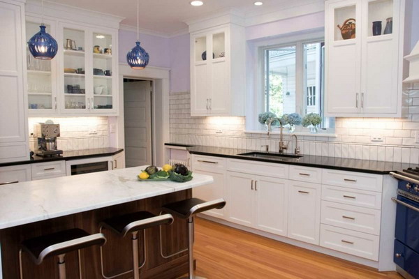 White kitchen black countertop trends 2021