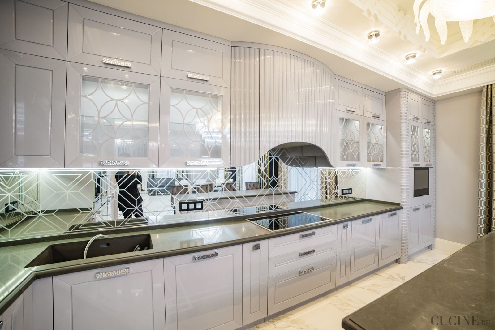 Read more about the article White kitchens in a modern style: Trends for 2025